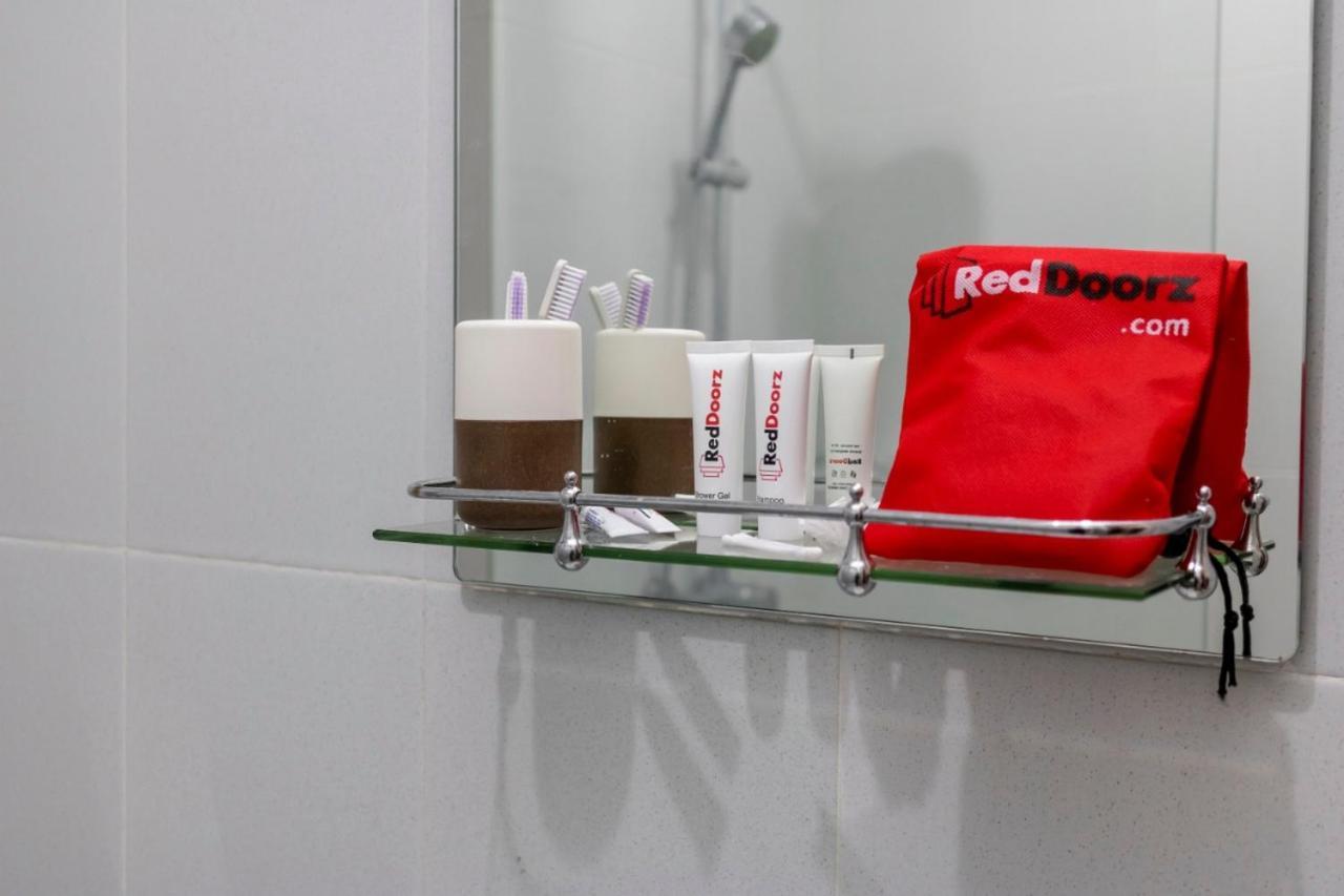 RedDoorz @ Taman Royal Tangerang Hotel Bagian luar foto