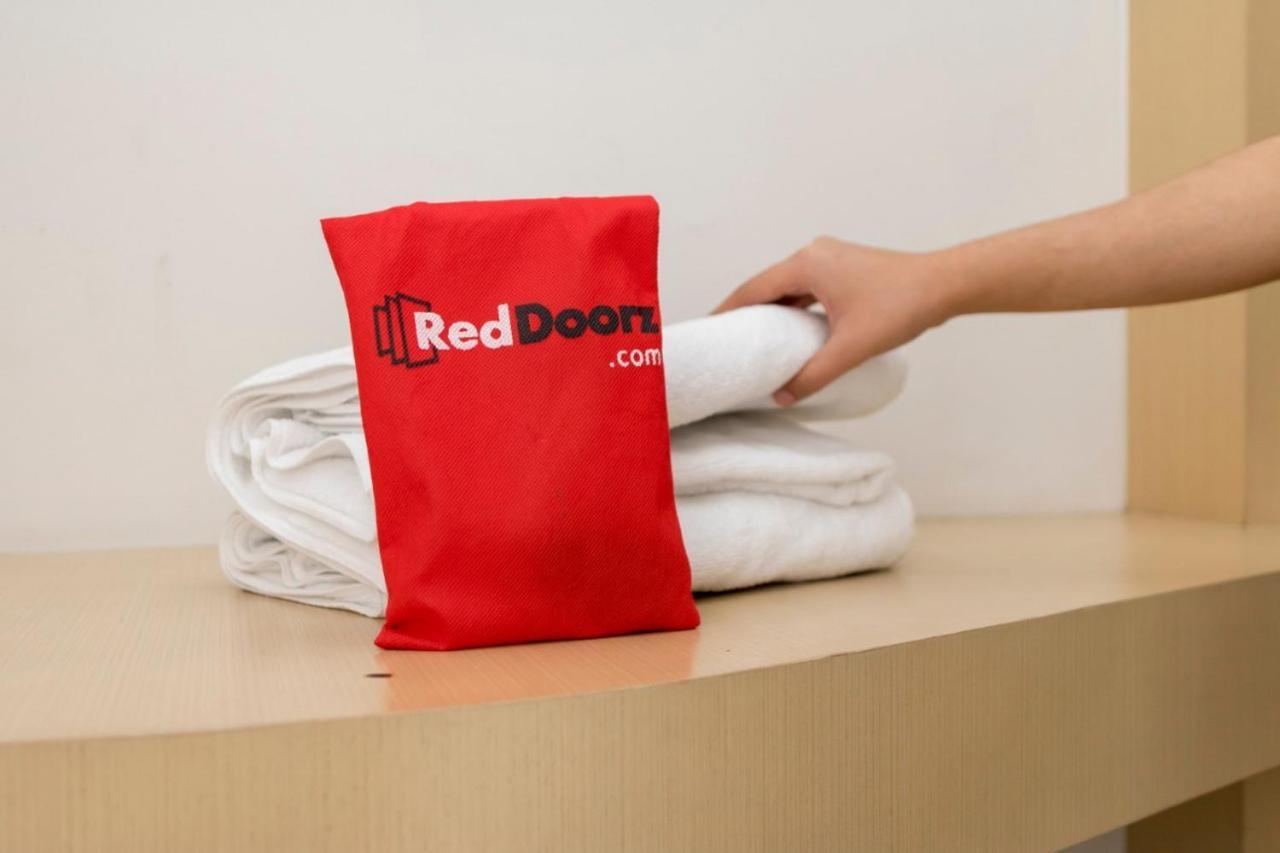 RedDoorz @ Taman Royal Tangerang Hotel Bagian luar foto