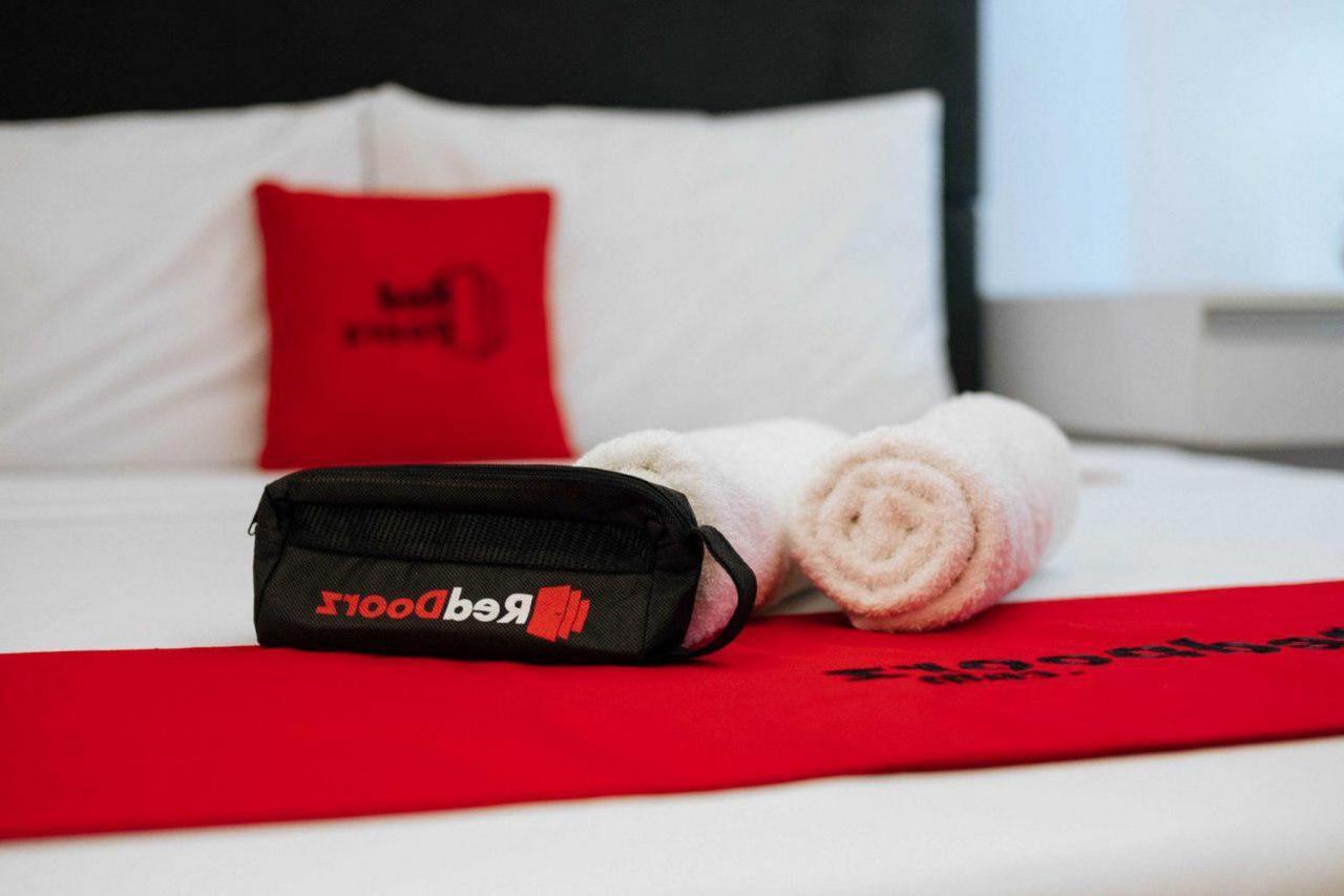 RedDoorz @ Taman Royal Tangerang Hotel Bagian luar foto